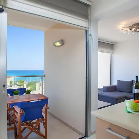 아파트 Fig Tree Bay Seafront 401