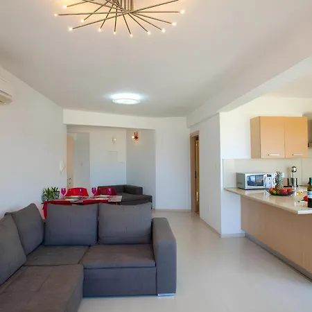 Fig Tree Bay Seafront 401